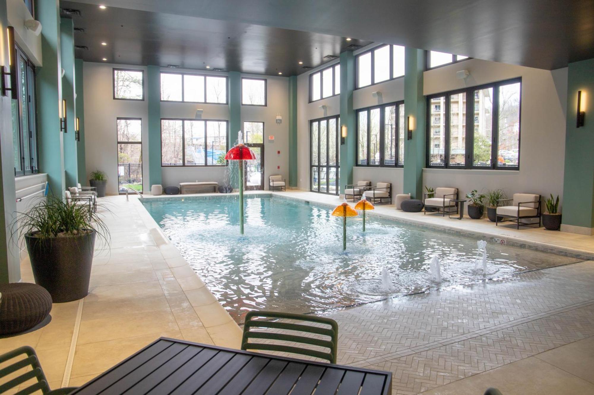 Embassy Suites By Hilton Gatlinburg Resort Exteriör bild