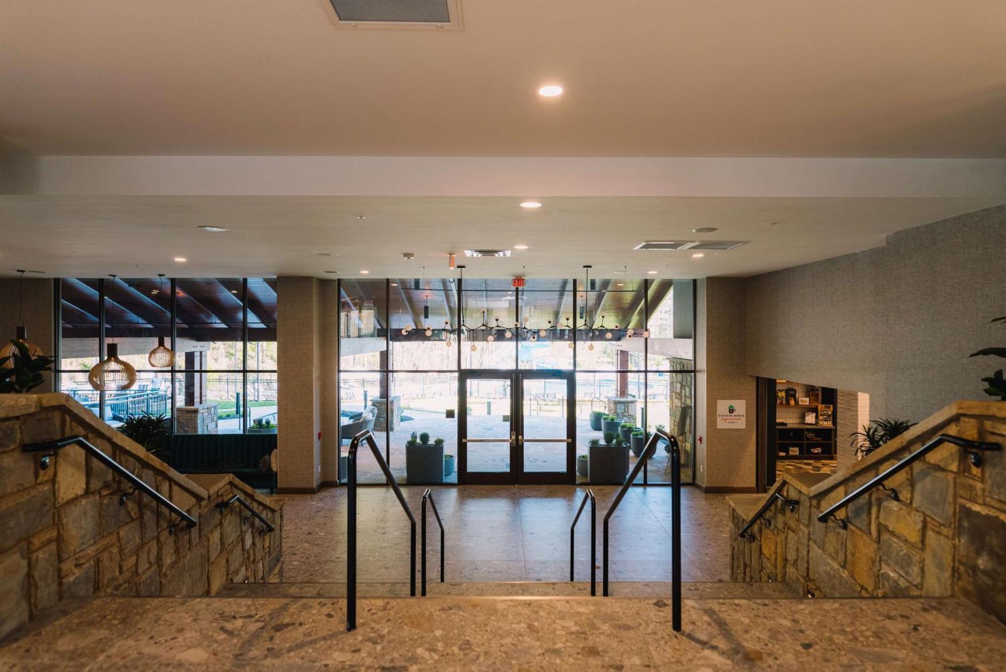 Embassy Suites By Hilton Gatlinburg Resort Exteriör bild