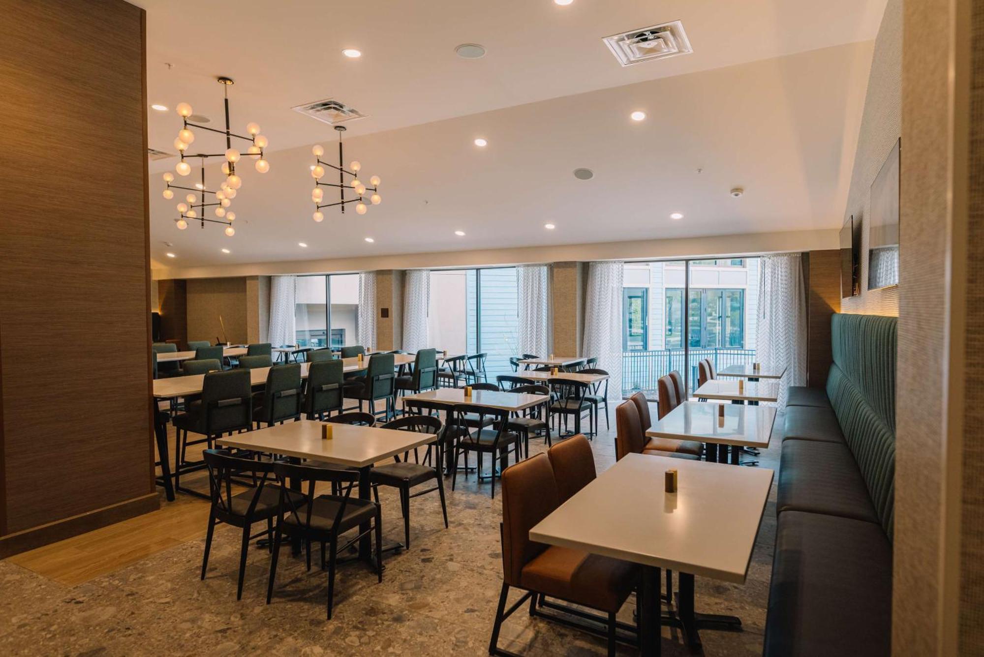 Embassy Suites By Hilton Gatlinburg Resort Exteriör bild