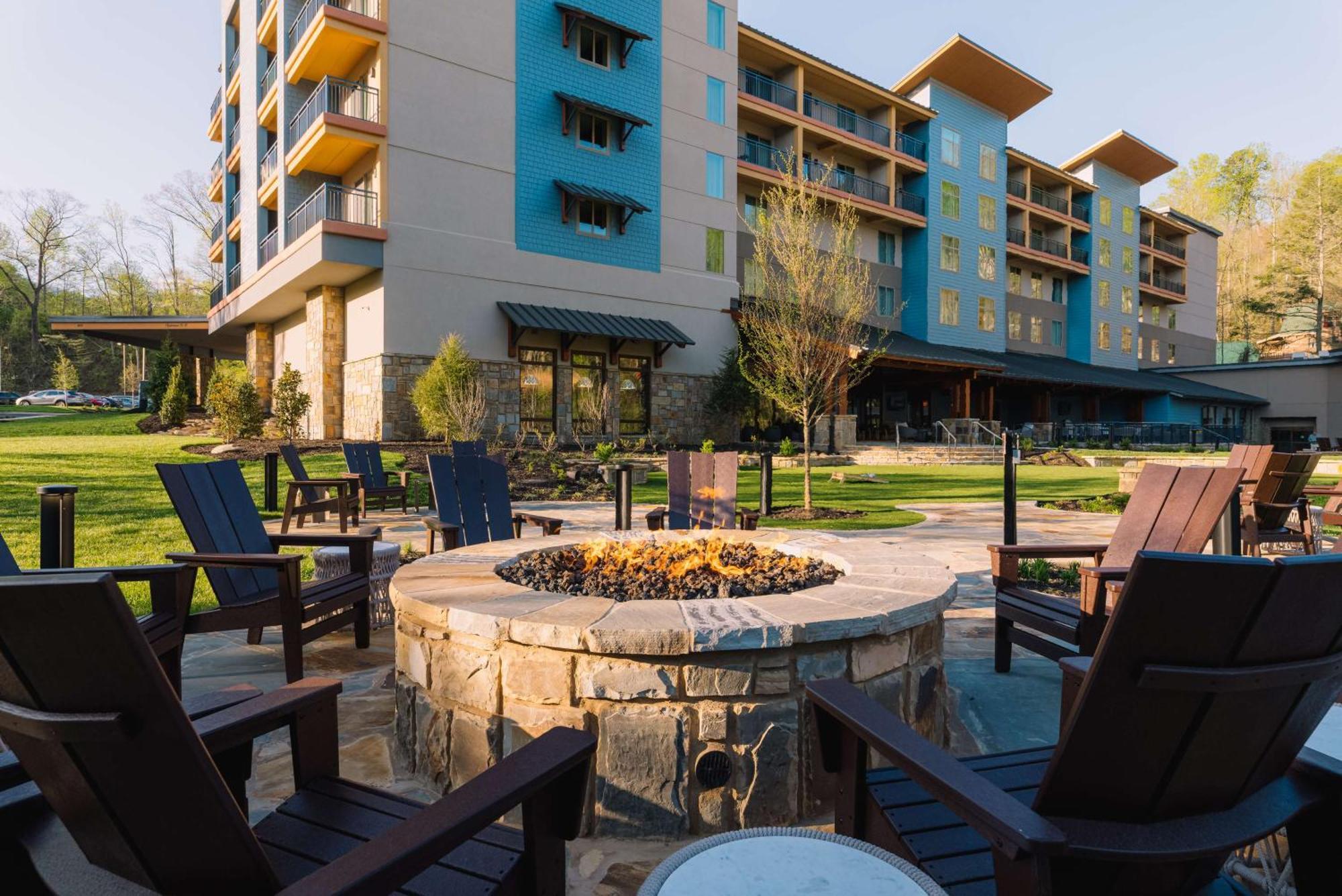 Embassy Suites By Hilton Gatlinburg Resort Exteriör bild